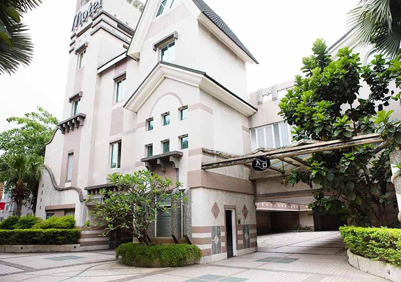 Royal Group Motel Chien Kuo Branch Гаосюн Экстерьер фото